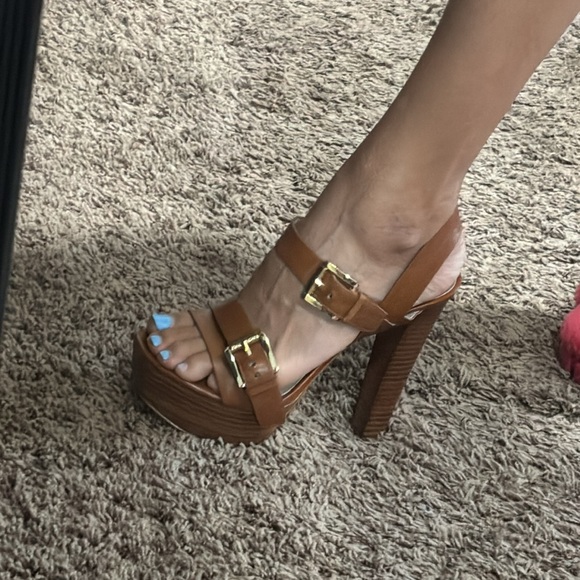 Perfect heels for any outfit - Picture 5 of 6